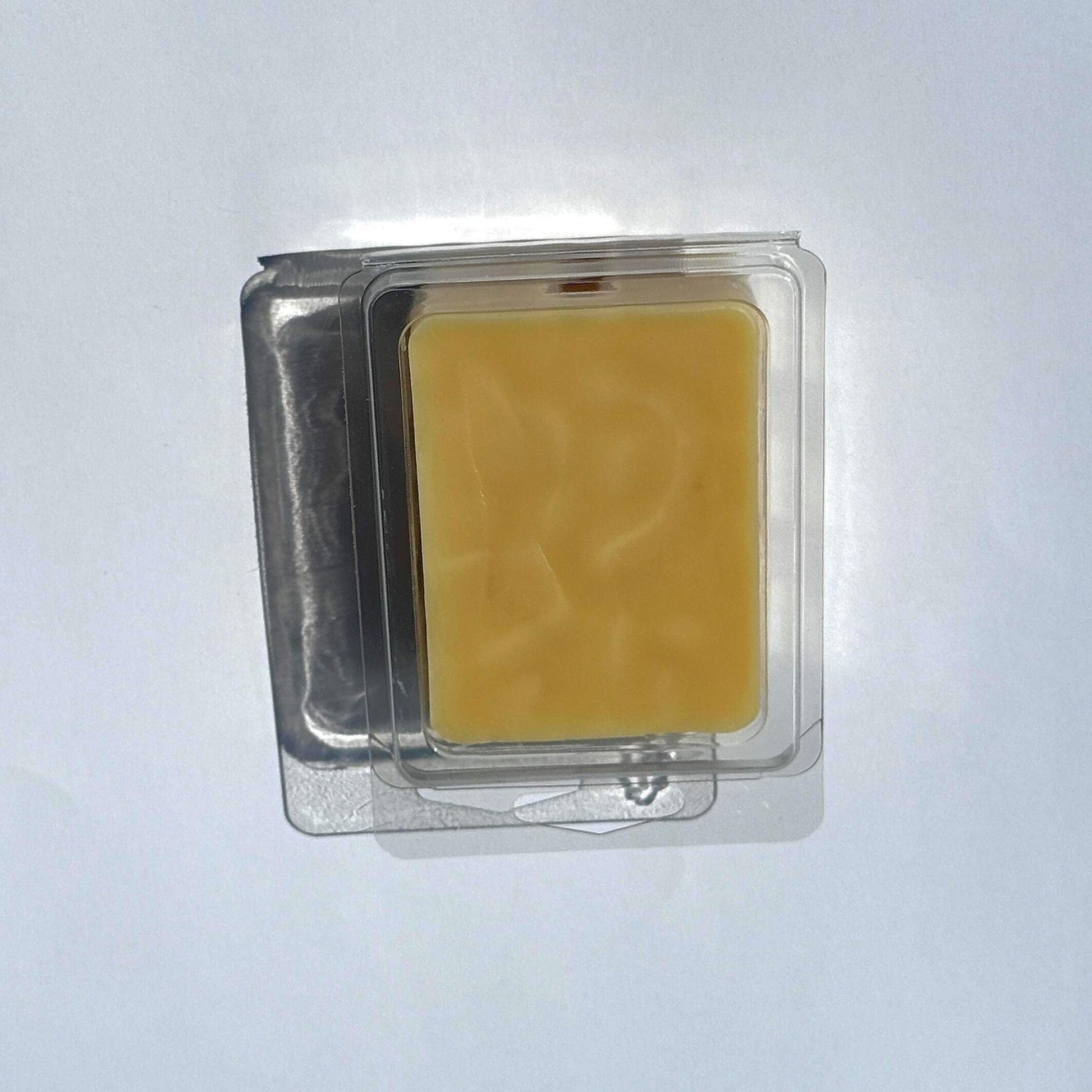 Making MatthieuHandcrafted Wax Melts – Premium Coconut & Beeswax Blend for Long - Lasting Scents